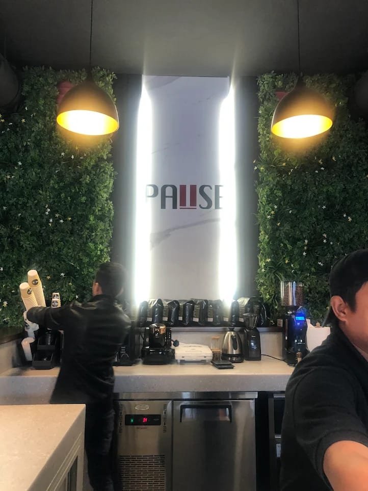 pause cafe Design (4)