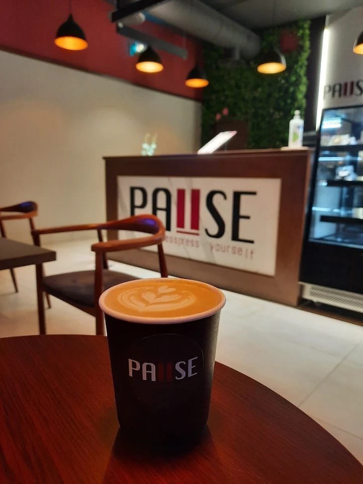 pause cafe Design (9)